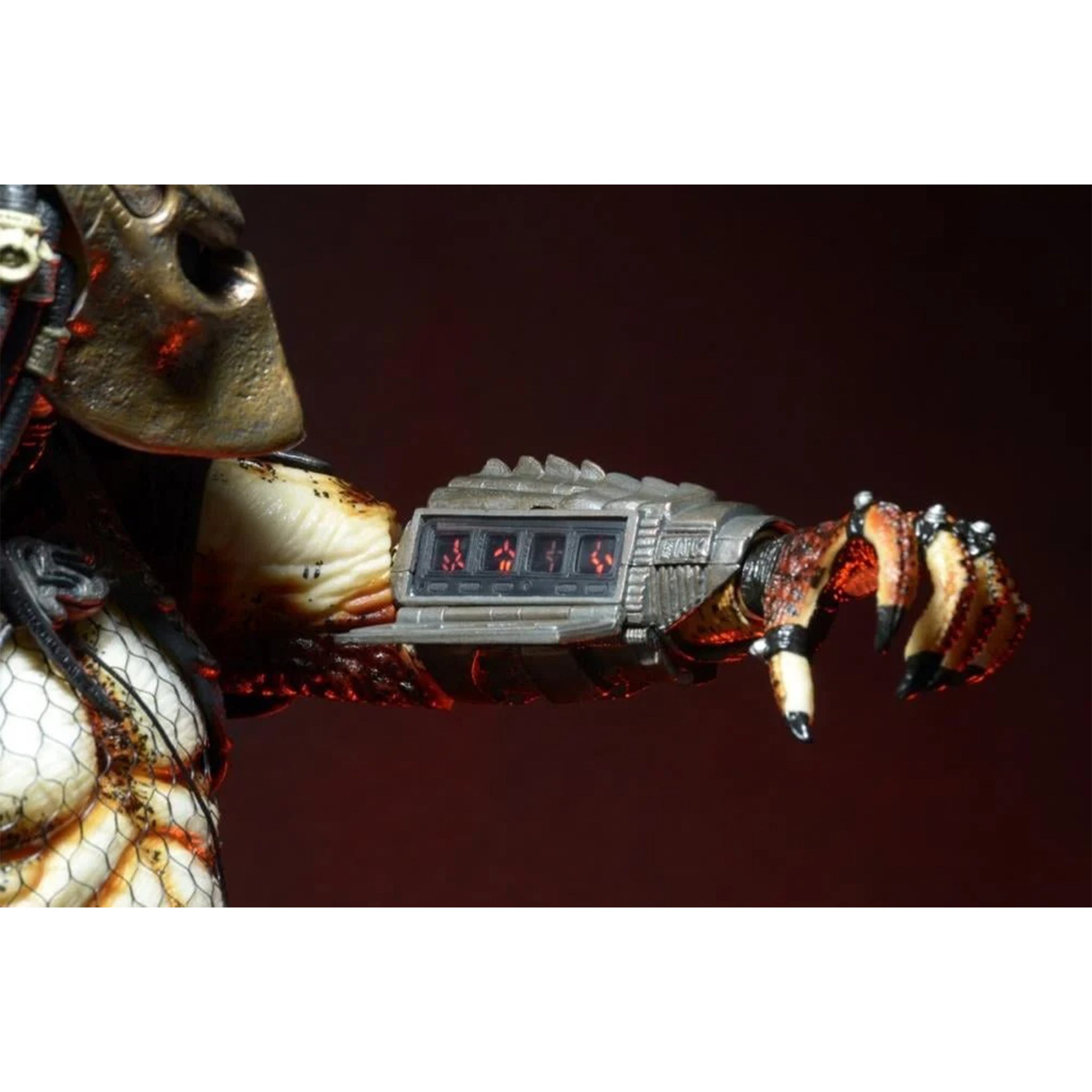 NECA Predator City Hunter 1/4 Scale Action Figure With LED Lights – photo 10 of 15