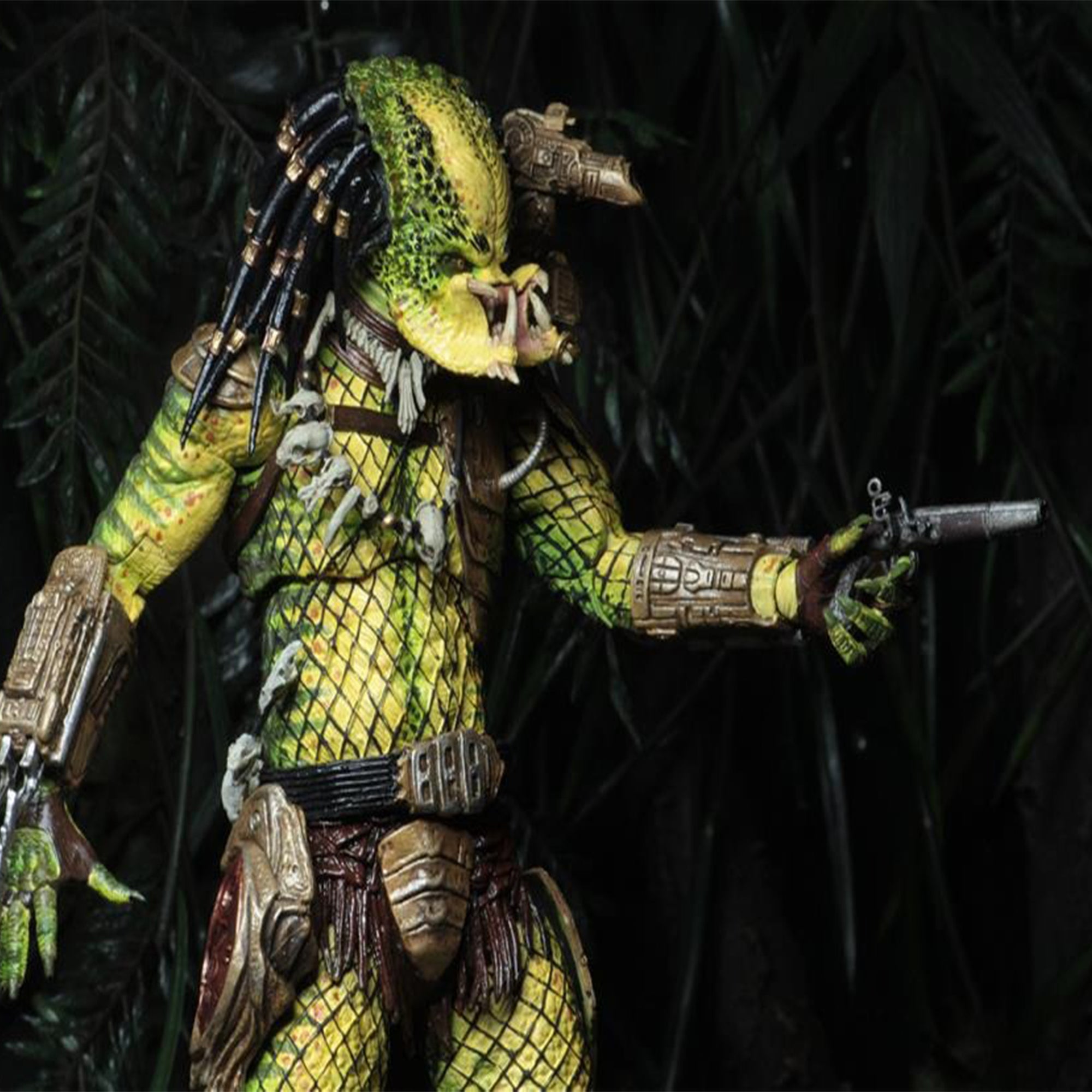 NECA Predator Ultimate Elder The Golden Angel Predator Action Figure 20cm