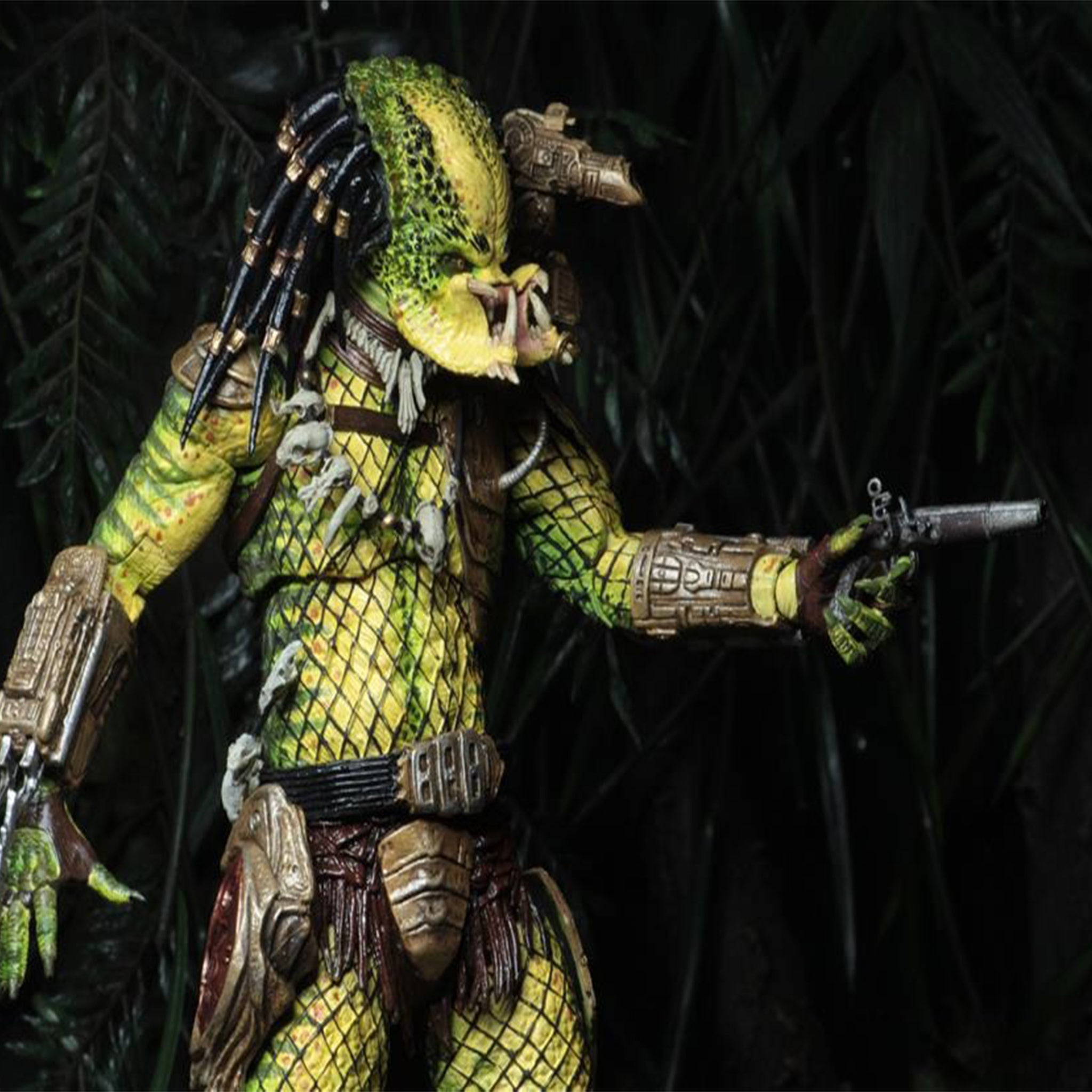 NECA Predator Ultimate Elder The Golden Angel Predator Action Figure 20cm
