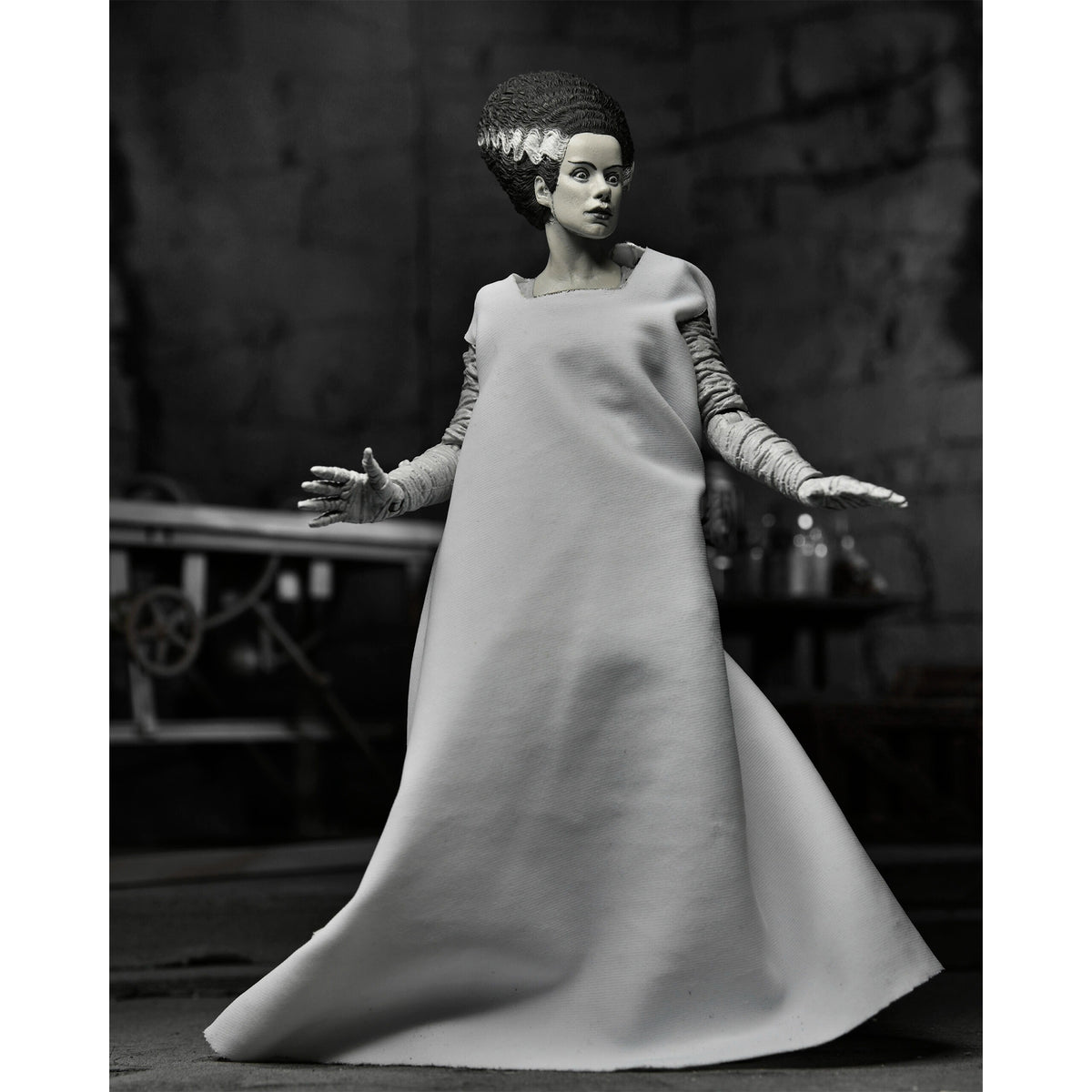 NECA Ultimate Bride of Frankenstein Universal Monsters Black & White Action Figure – photo 11 of 11