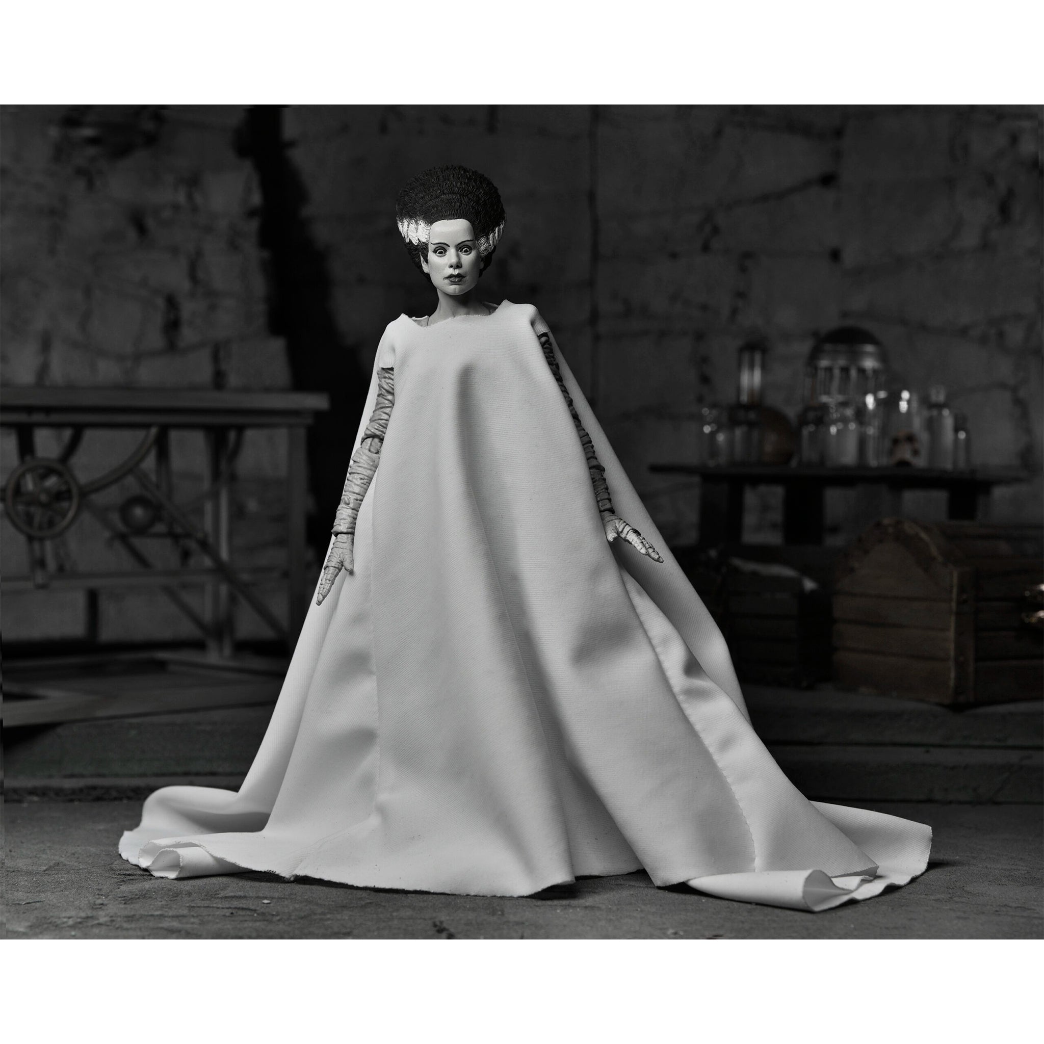 NECA Ultimate Bride of Frankenstein Universal Monsters Black & White Action Figure – photo 2 of 11