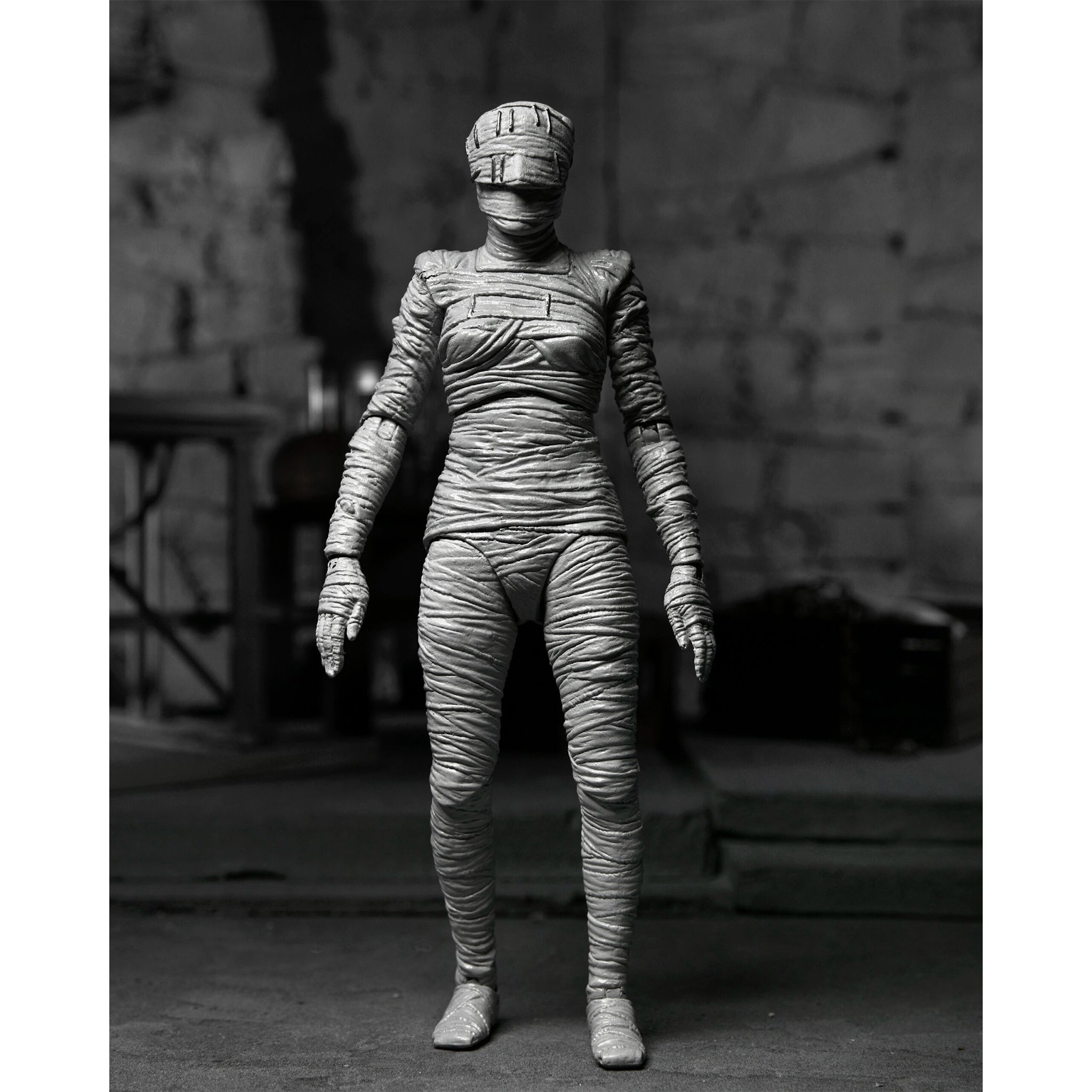 NECA Ultimate Bride of Frankenstein Universal Monsters Black & White Action Figure – photo 7 of 11