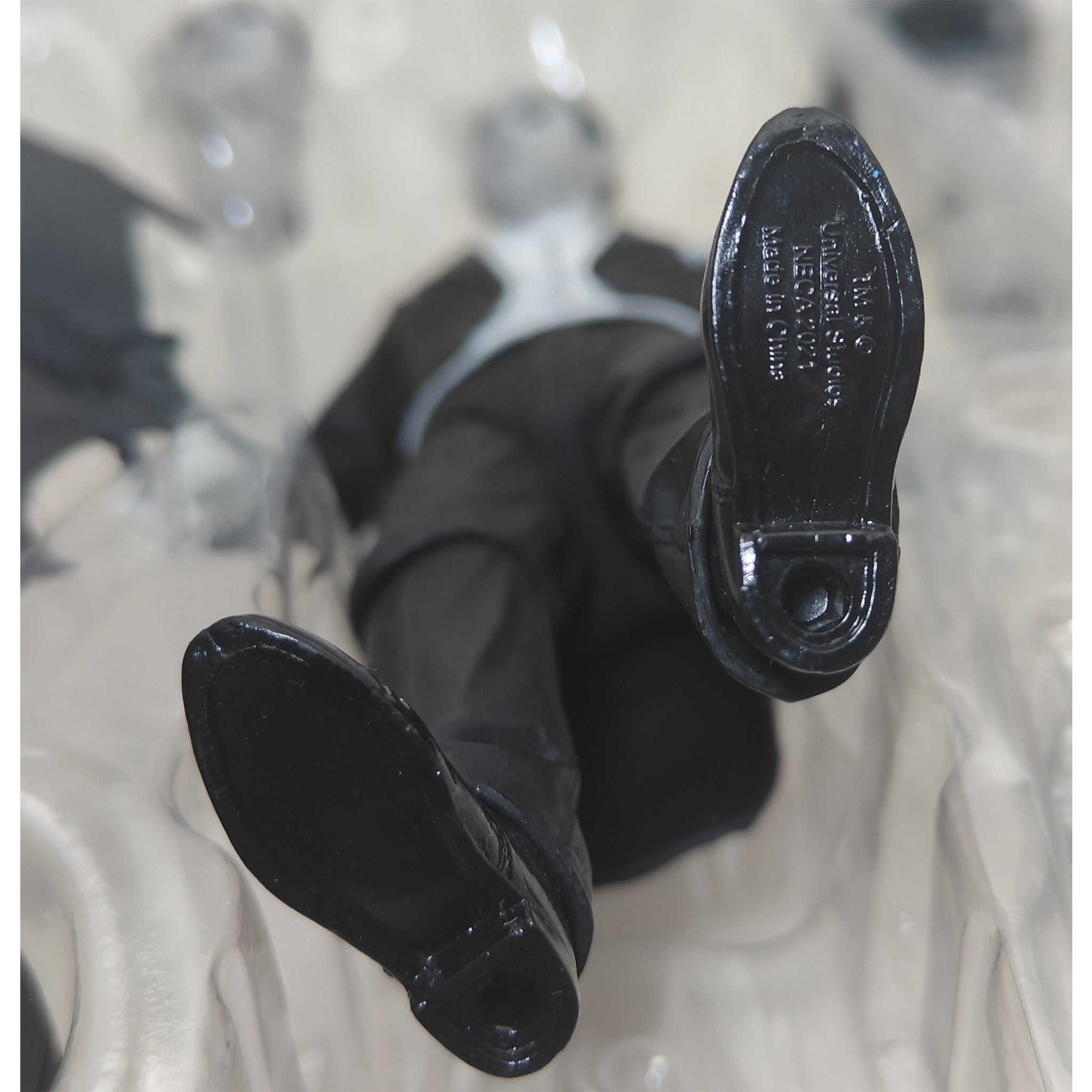 NECA Universal Monsters Ultimate Dracula Carfax Abbey Action Figure Black and White Version 18cm - Used – Universal Monsters, NECA, 18 cm, 2021, pre-owned collector piece, Uncanny Collectibles Dublin Ireland