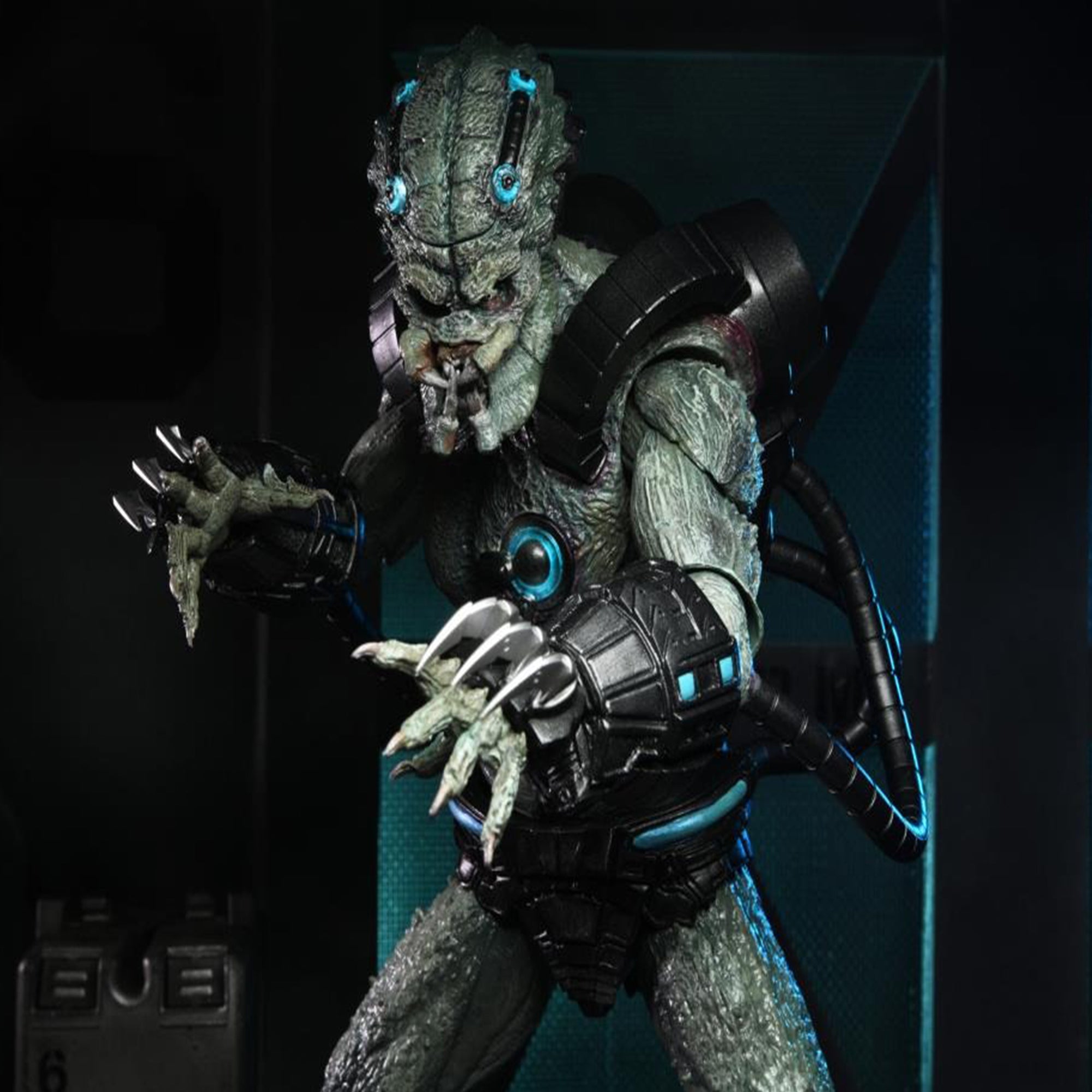 NECA Predator Concrete Jungle Deluxe Ultimate Stone Heart Predator Action Figure 25cm