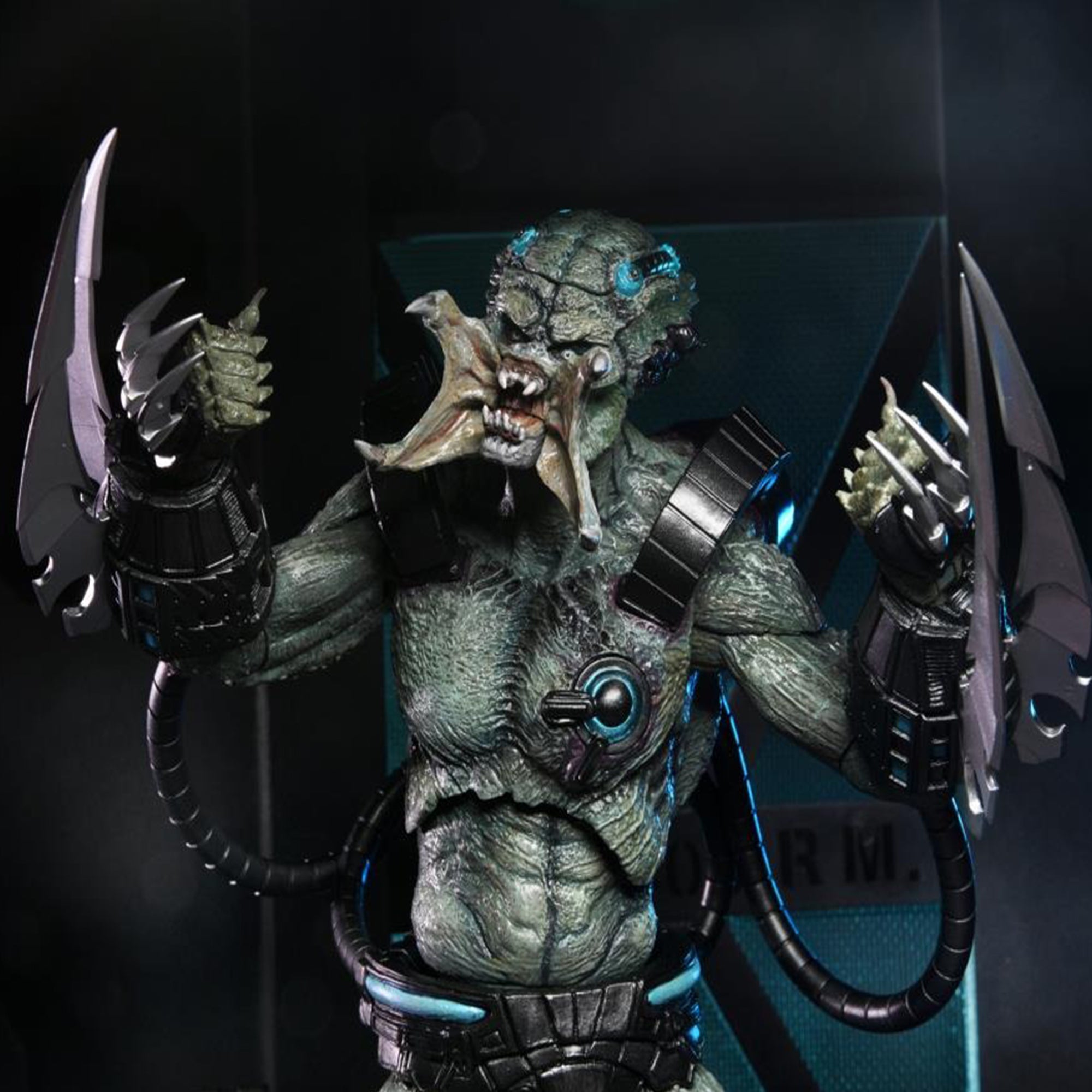 NECA Predator Concrete Jungle Deluxe Ultimate Stone Heart Predator Action Figure 25cm