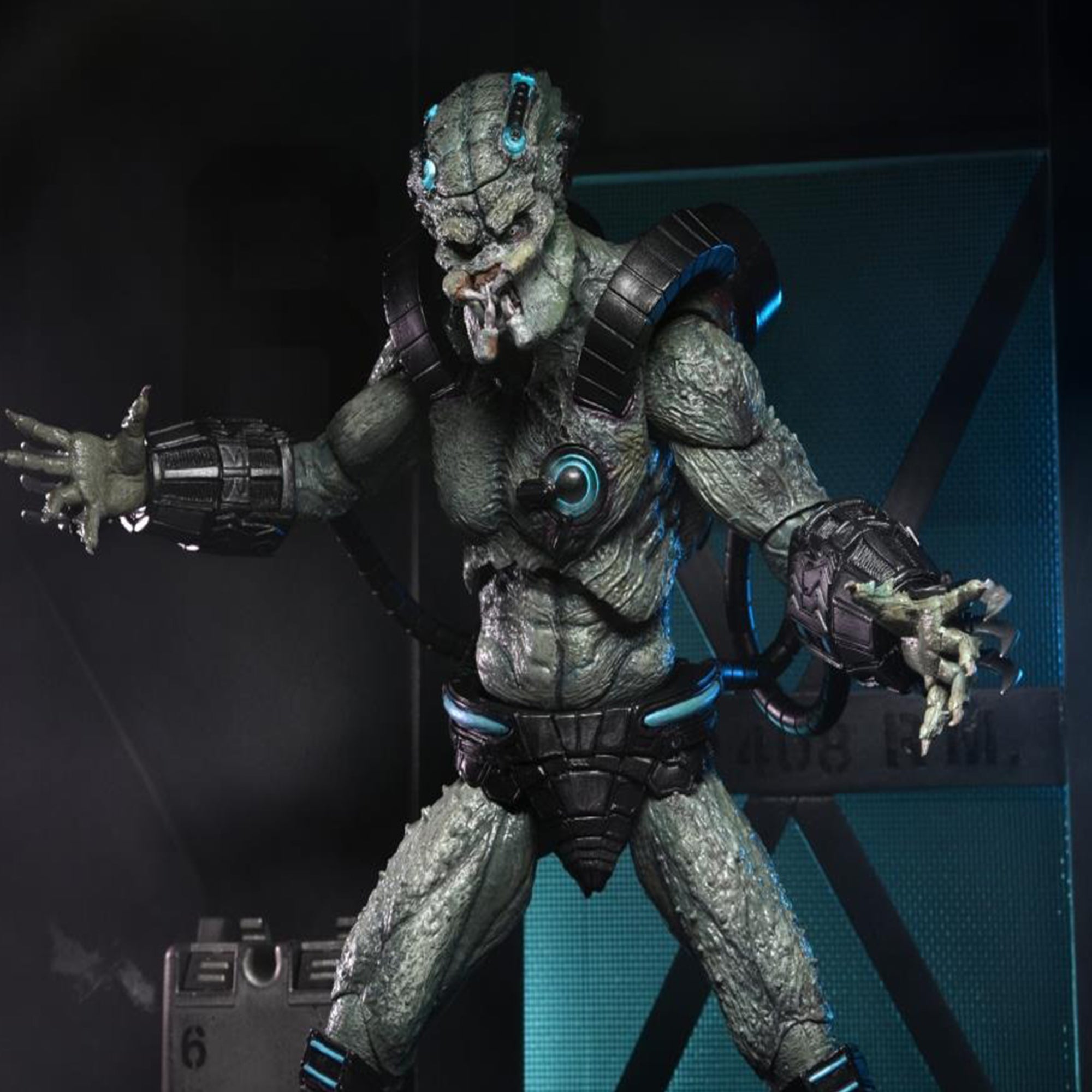 NECA Predator Concrete Jungle Deluxe Ultimate Stone Heart Predator Action Figure 25cm