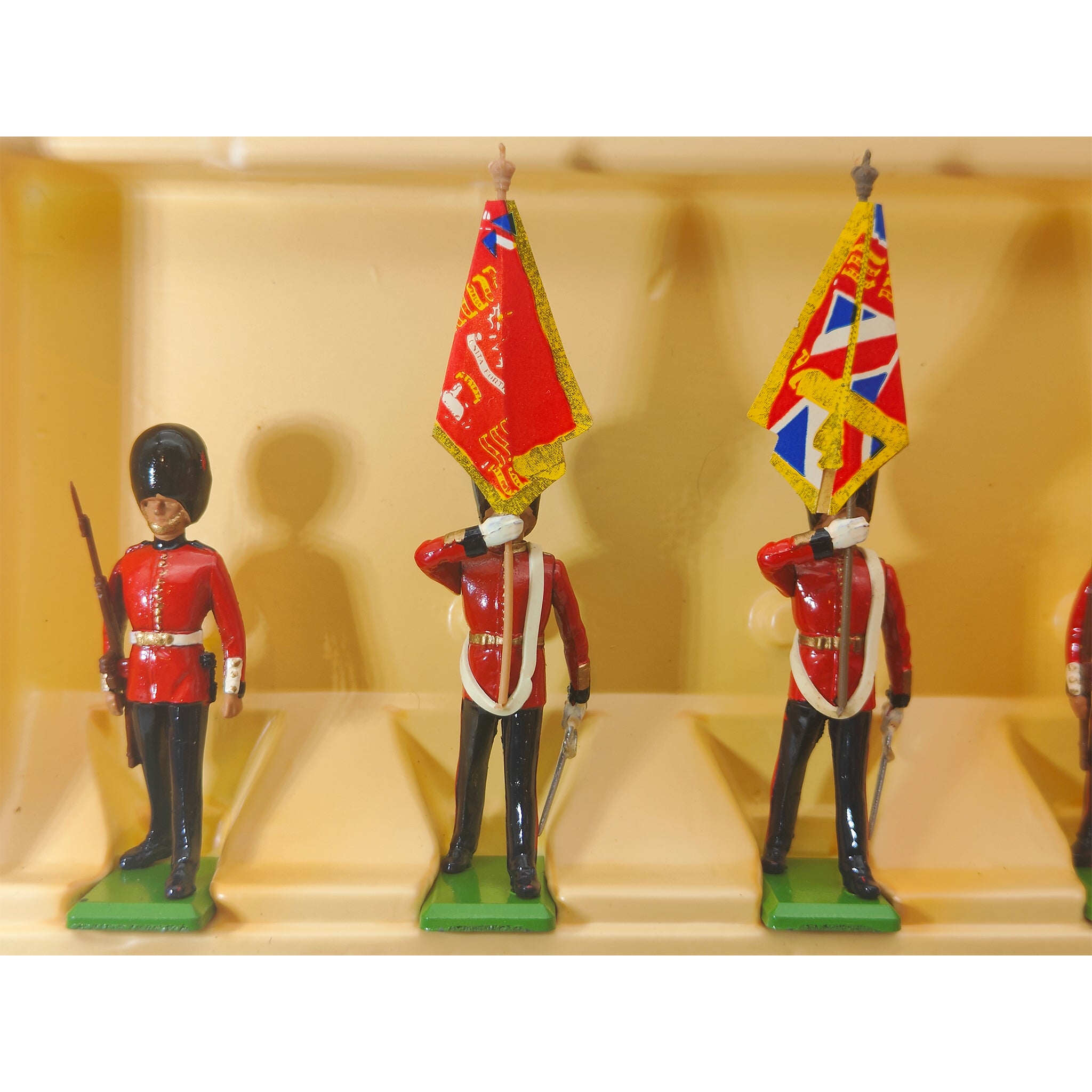 Britains Metal Models Queens Colour Party Scots Guards 7249 1986 – Military, Britains, 5 cm, 1986, pre-owned collector piece, Uncanny Collectibles Dublin Ireland