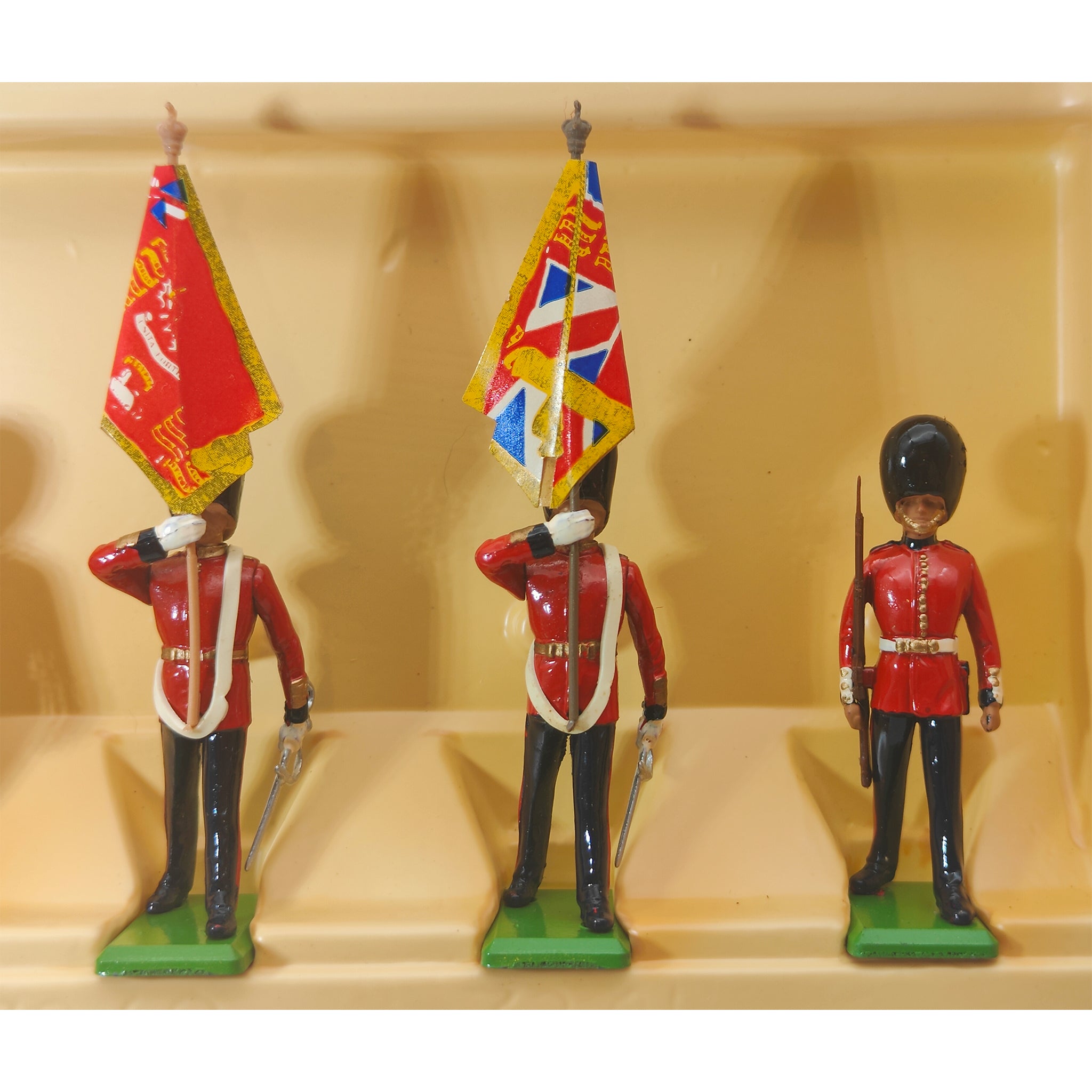 Britains Metal Models Queens Colour Party Scots Guards 7249 1986 – Military, Britains, 5 cm, 1986, pre-owned collector piece, Uncanny Collectibles Dublin Ireland