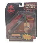 Star Wars Episode 1 Deluxe Qui Gon Jinn 3.75 Inch Action Figure With Lightsaber Handle Hasbro 1999 – Star Wars, Hasbro, 9.5 cm, 1999, pre-owned collector piece, Uncanny Collectibles Dublin Ireland