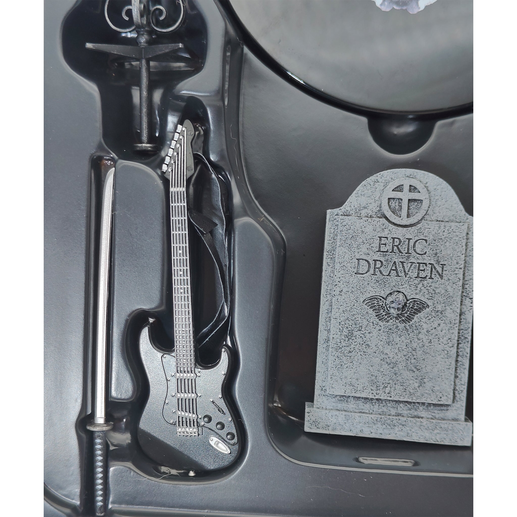 The Crow Eric Draven One:12 Collective Action Figure 2022 17cm – Movie Icons & Heroes, Mezco Toyz, 17 cm, 2022, pre-owned collector piece, Uncanny Collectibles Dublin Ireland