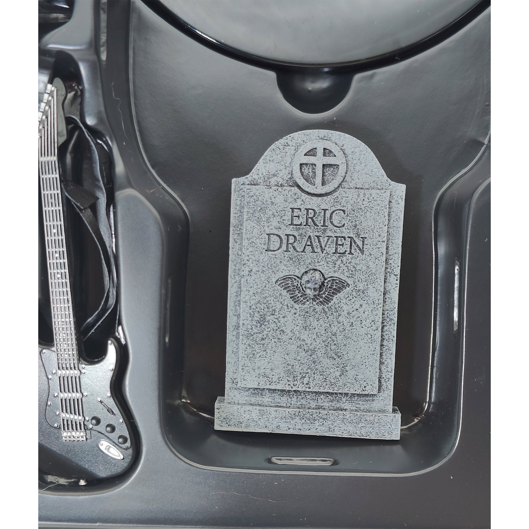 The Crow Eric Draven One:12 Collective Action Figure 2022 17cm – Movie Icons & Heroes, Mezco Toyz, 17 cm, 2022, pre-owned collector piece, Uncanny Collectibles Dublin Ireland