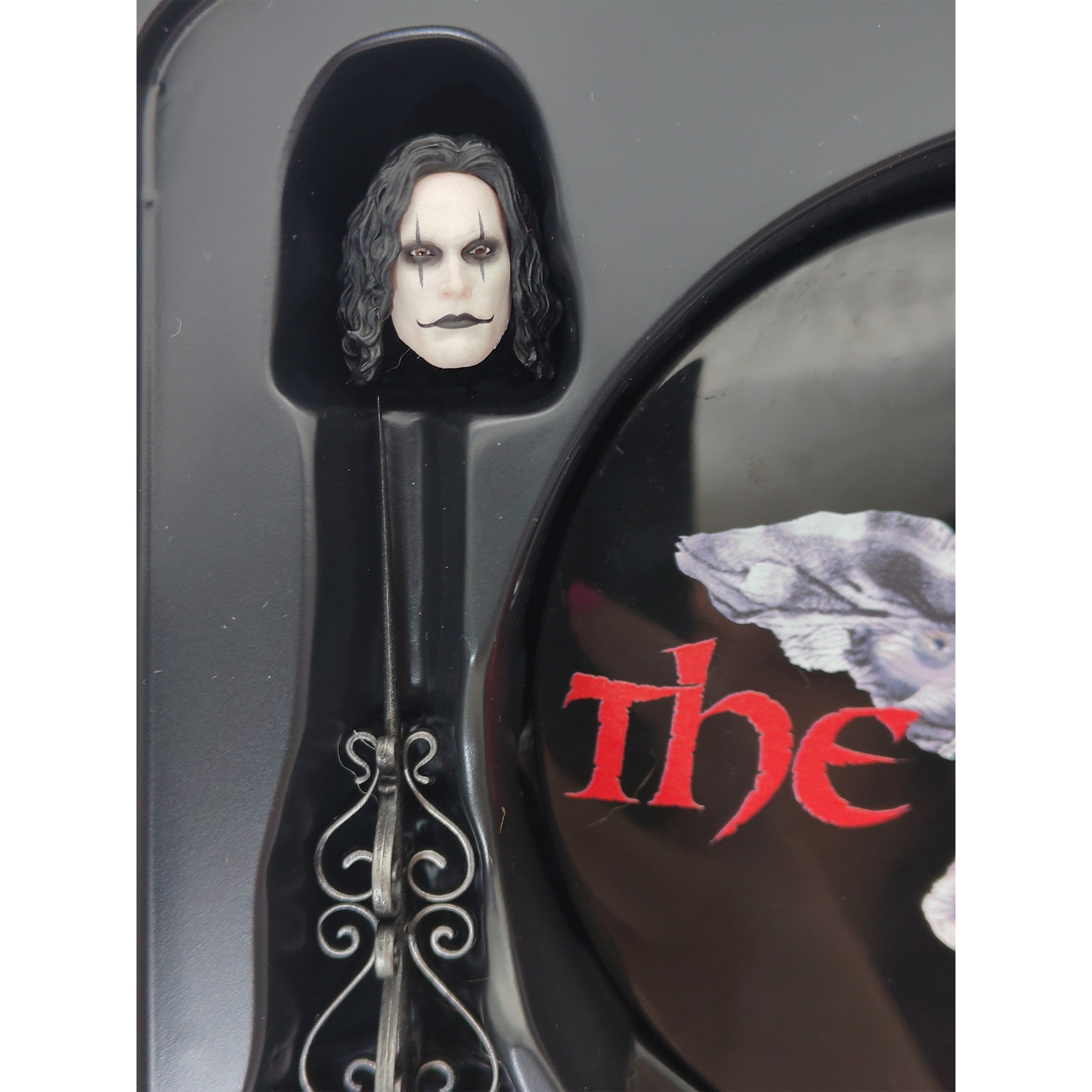 The Crow Eric Draven One:12 Collective Action Figure 2022 17cm – Movie Icons & Heroes, Mezco Toyz, 17 cm, 2022, pre-owned collector piece, Uncanny Collectibles Dublin Ireland