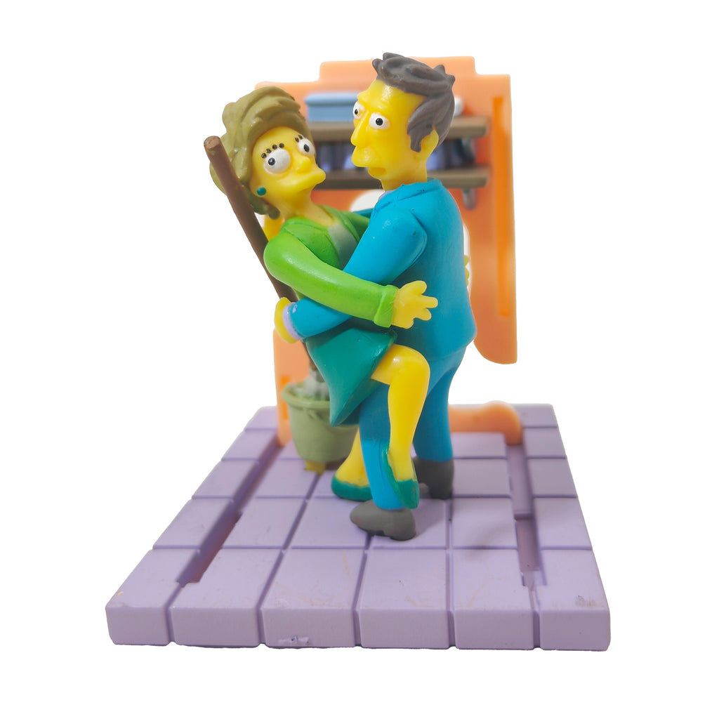 The Simpsons Skinner and Edna Krabapple Gentle Giant Busts Ups Mini Diorama