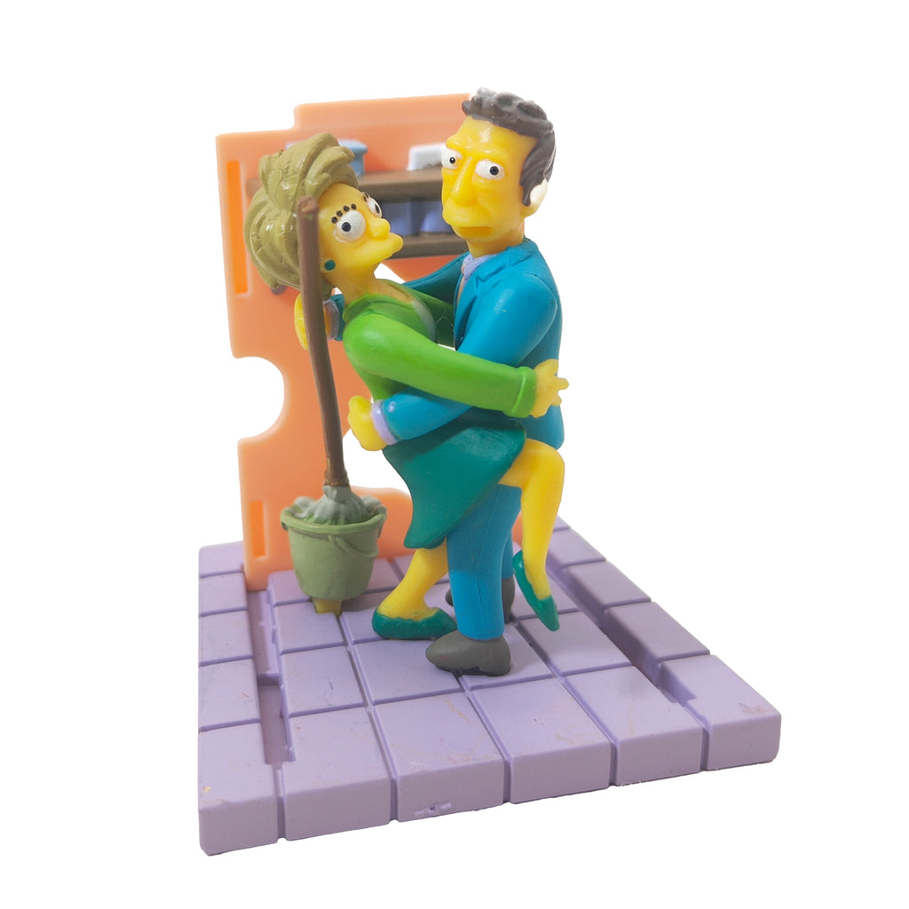 The Simpsons Skinner and Edna Krabapple Gentle Giant Busts Ups Mini Diorama