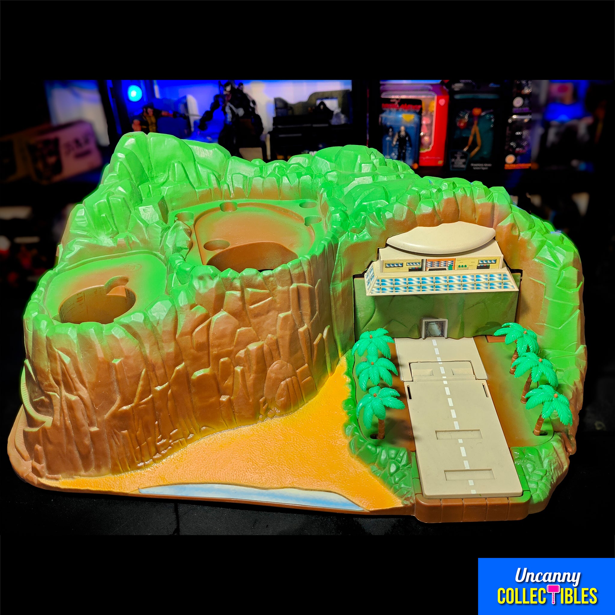 Thunderbirds Tracy Island Electronic Playset Vivid Imagination 2000 – Thunderbirds, Vivid Imaginations, 40 cm, 2000, pre-owned collector piece, Uncanny Collectibles Dublin Ireland