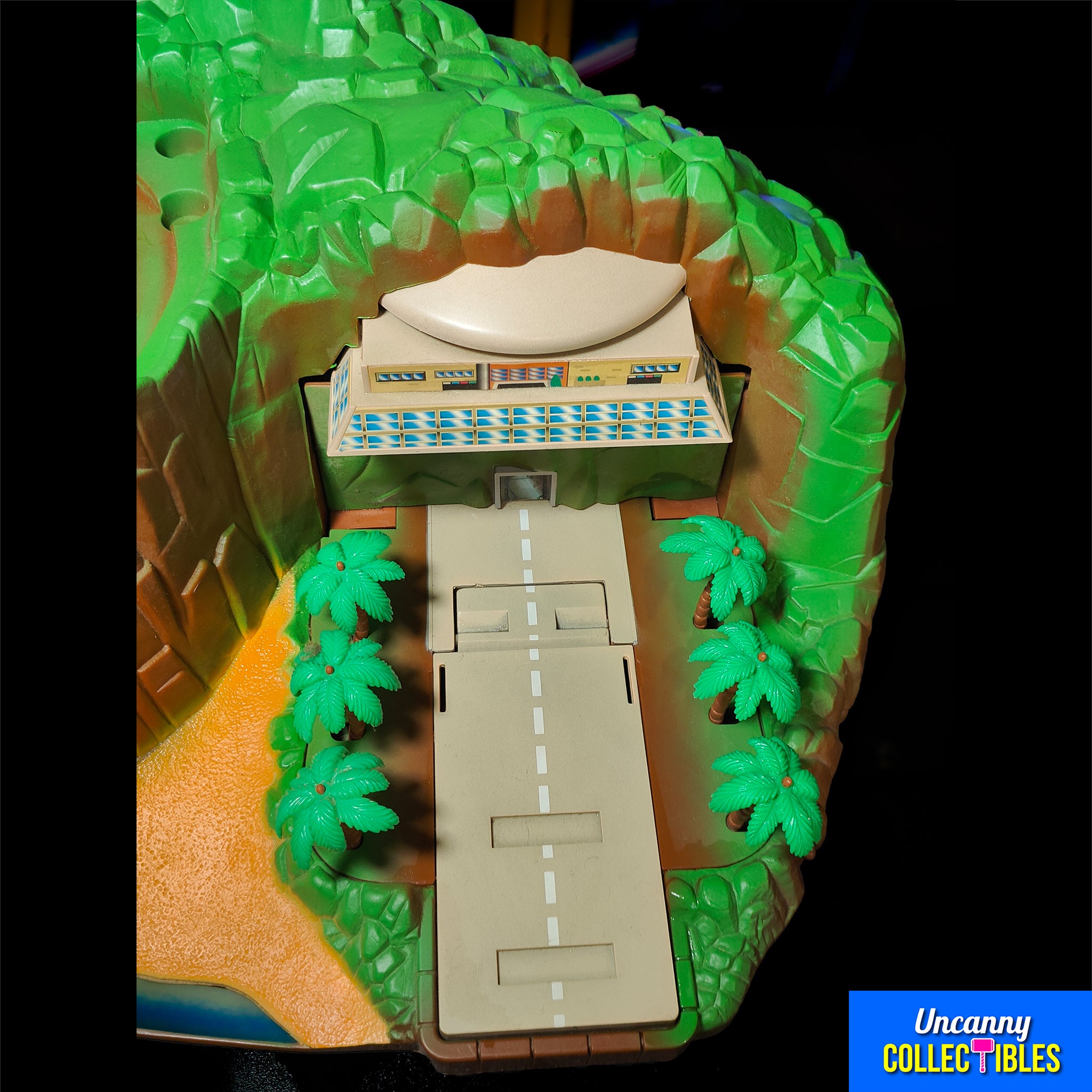 Thunderbirds Tracy Island Electronic Playset Vivid Imagination 2000 – Thunderbirds, Vivid Imaginations, 40 cm, 2000, pre-owned collector piece, Uncanny Collectibles Dublin Ireland