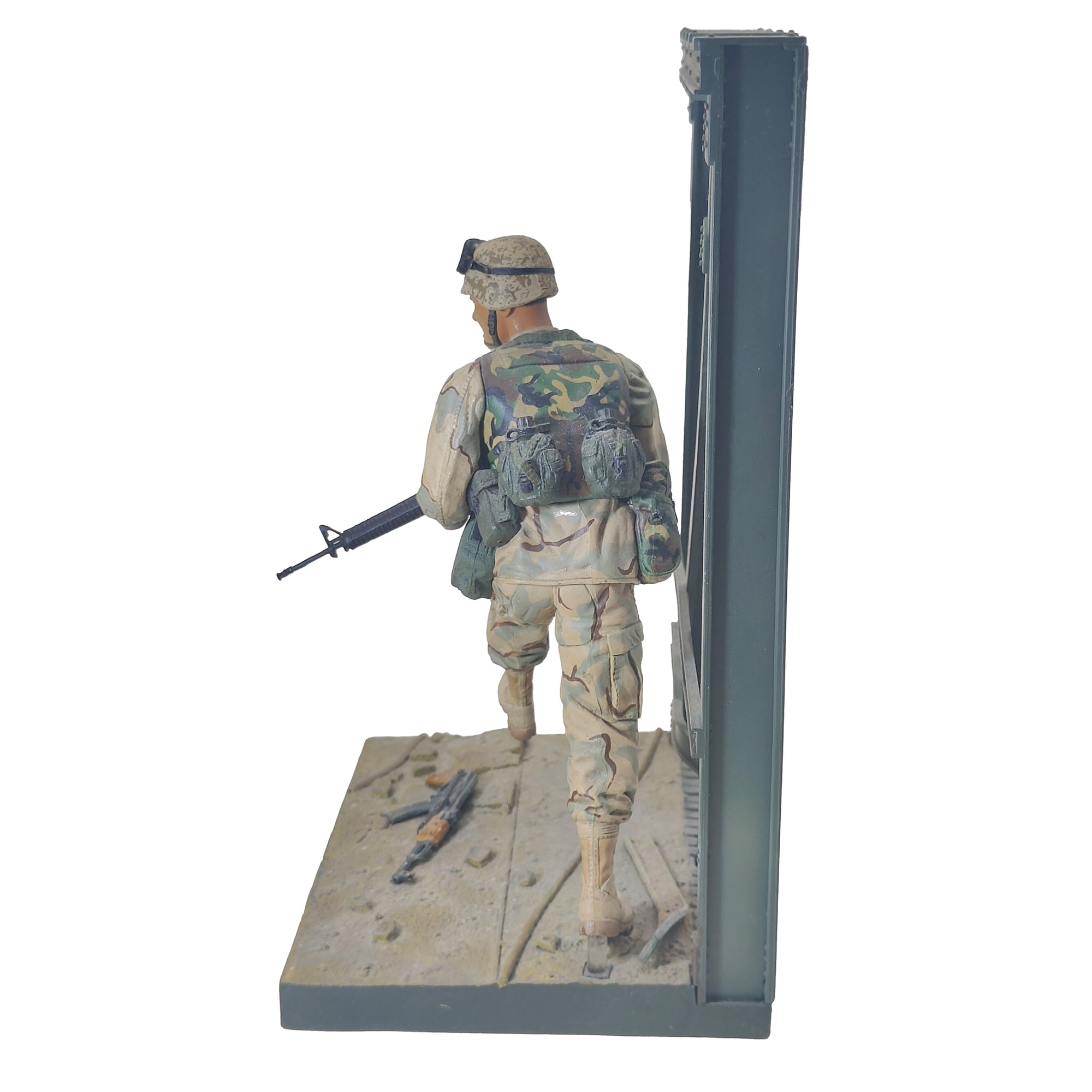 U.S.M.C. 1st M.E.U. Dusty Trails Toys Series 2 Action Figure 2004 15cm