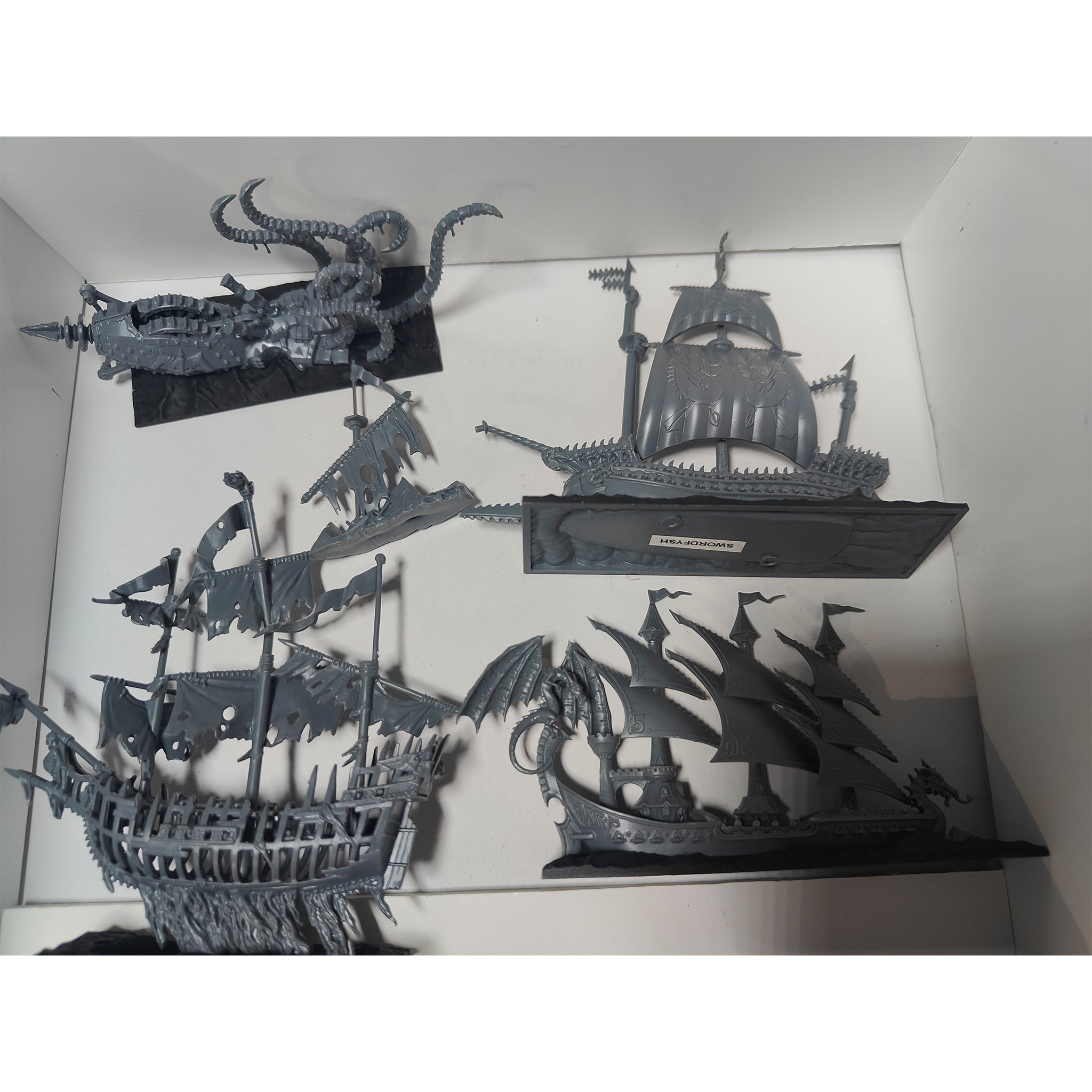 Warhammer Dreadfleet Games Workshop 2011Â  DF-01-60 Incomplete – Warhammer 40k, Games Workshop, -, 2011, pre-owned collector piece, Uncanny Collectibles Dublin Ireland