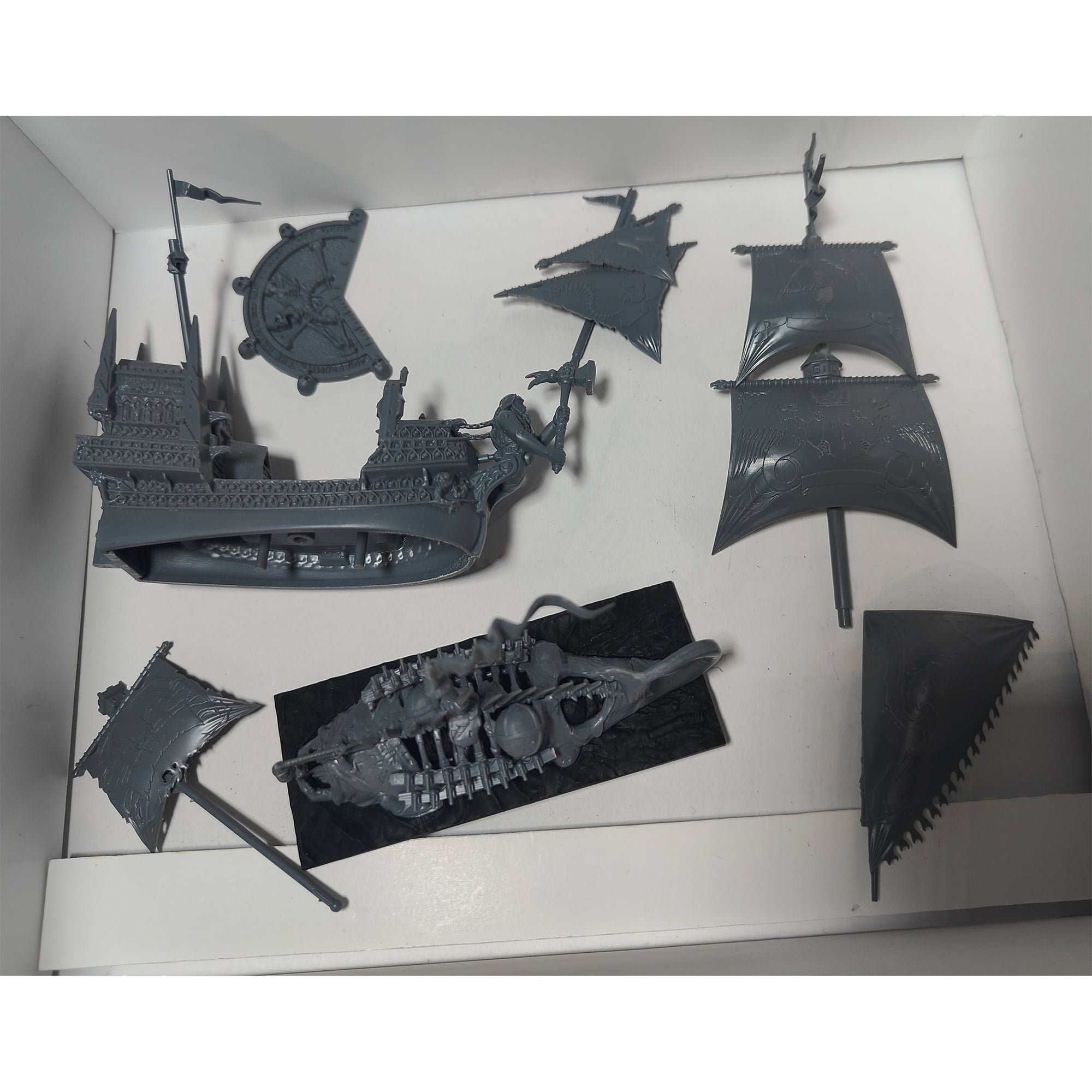 Warhammer Dreadfleet Games Workshop 2011  DF-01-60 Incomplete